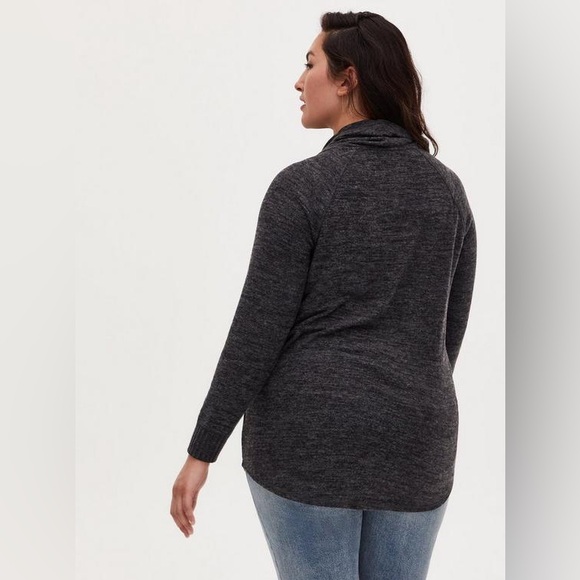 Torrid Charcoal Gray Super Soft Plush Cowl Neck Raglan Tunic Sweatshirt - Picture 4 of 15